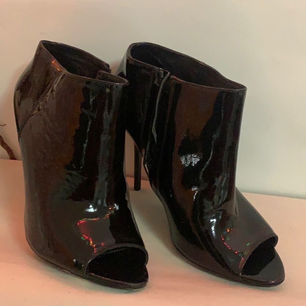 BURBERRY PATENT LEATHER PEEP TOE BOOTIES BLACK SIZE 8